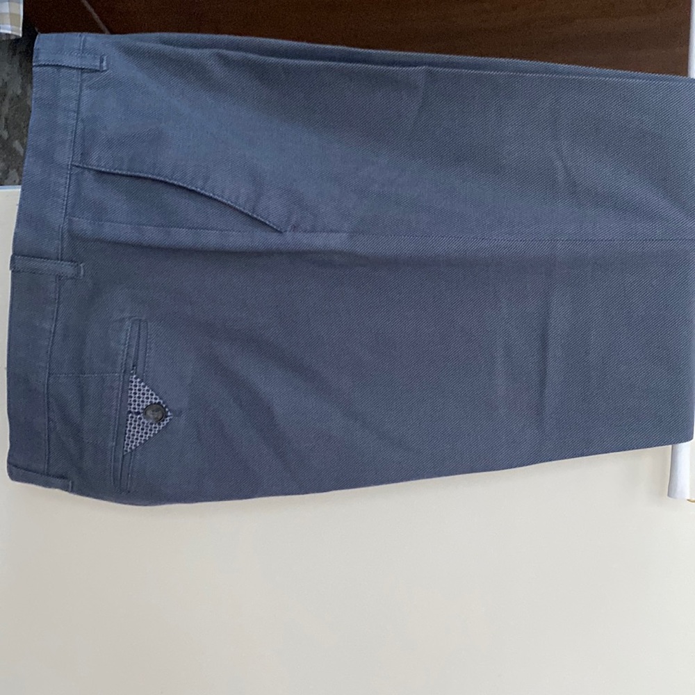 Men’s dress pants with accent at back pocket and cuffs